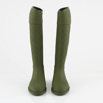 Gucci, a pair of green rubber boots, Italian size 37.