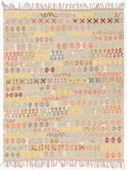 A kilim rug, c. 250 x 201 cm.