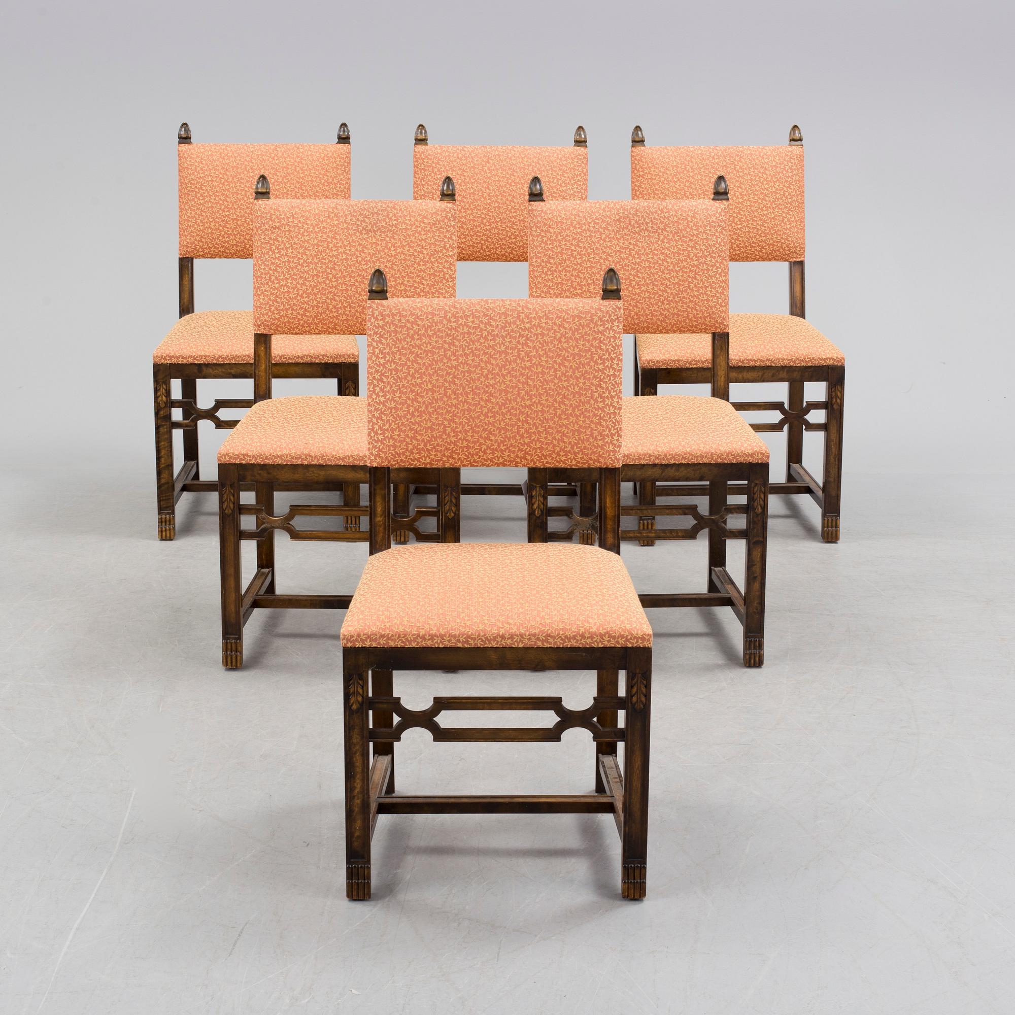 A 1920´s dinner table and six chairs probably designed by Axel Einar Hjorth for AB Svenska möbelfabriken Bodafors.