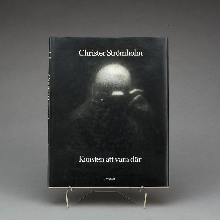 BOK, "Konsten att vara där" Christer Strömholm Norstedts 1991.