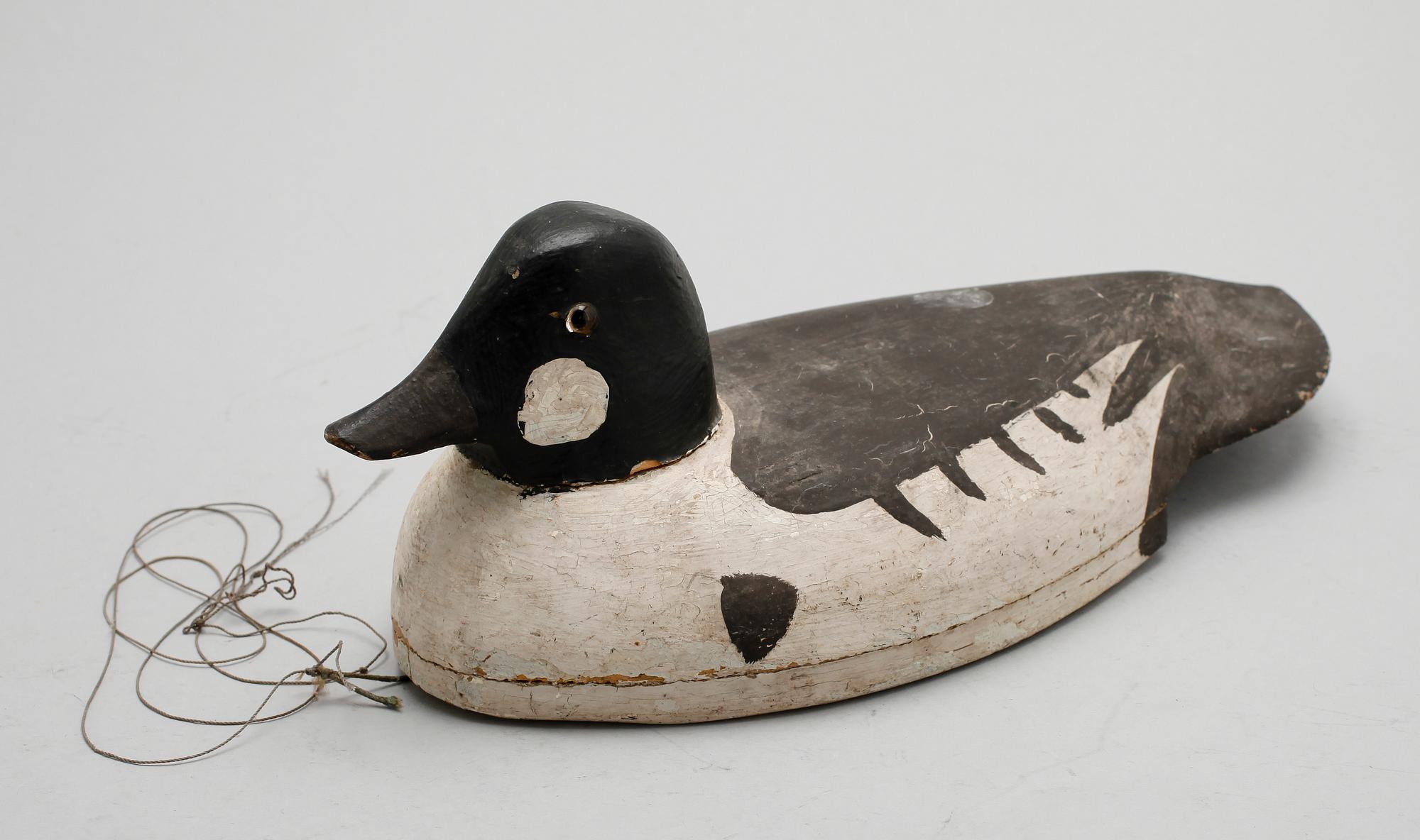 VETTE, skuret och bemålat trä, 1800-/1900-tal.