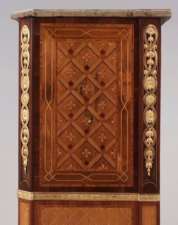 SEKRETÄR. Tillskriven Fredrich Iwersson (mästare i Stockholm 1780-1801). Gustaviansk.