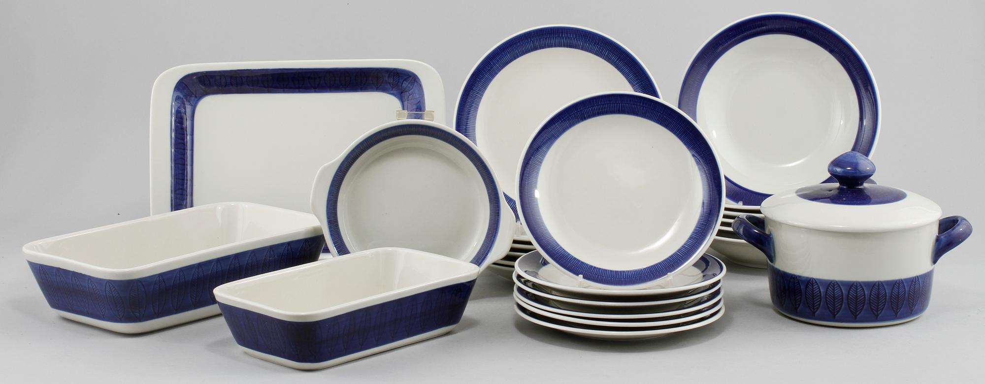 SERVISDELAR, 29 st, porslin, "Koka Blå", Hertha Bengtsson, Rörstrand, 1956 - 1988.