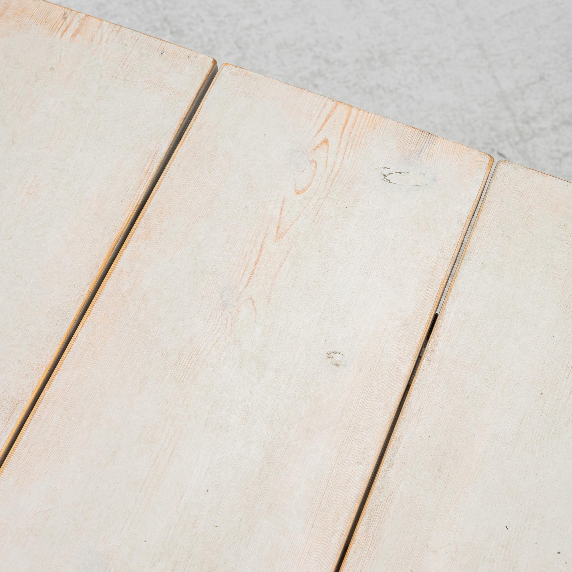 Dining table, 19th century.