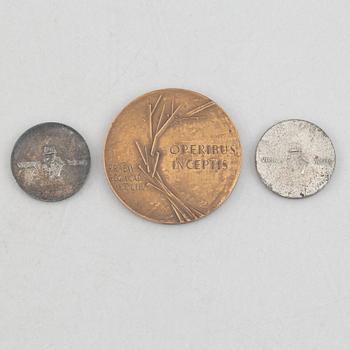 Arne Jones, Medaljer 3 st.. bl a "Gustaf VI Adolf",.