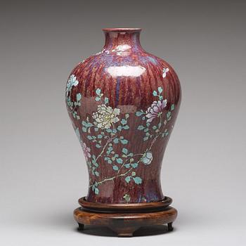 A large flambéglazed meiping vase, Qing dynasty, 18th Century.