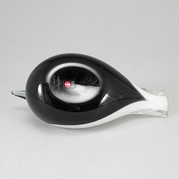 OIVA TOIKKA, a glass bird, Smew (Uivelo) 2002–2006, signed O. Toikka Nuutajärvi.