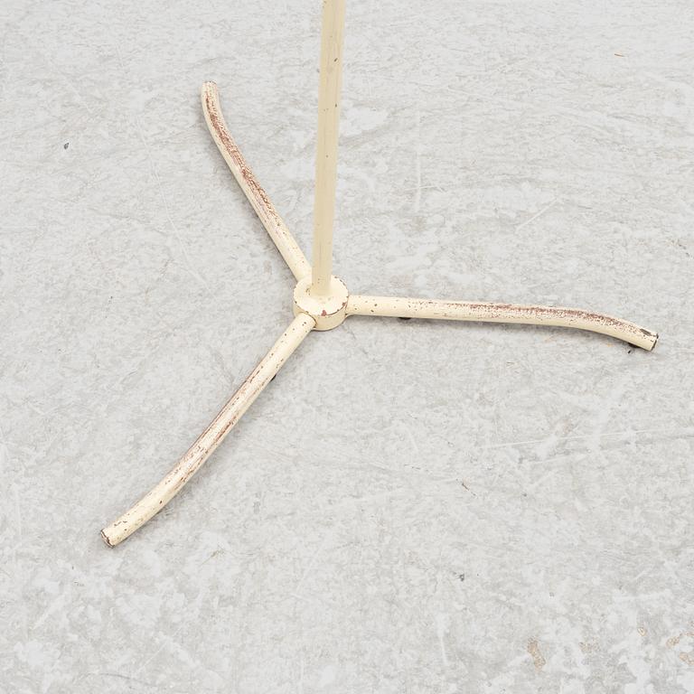 A mid 20th century floor lamp with lampshade by Sven-Åke Sörensen.