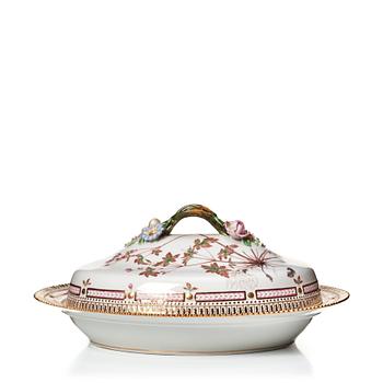 313. A Royal Copenhagen 'Flora Danica' vegetable tureen with cover, Denmark, 20th Century.