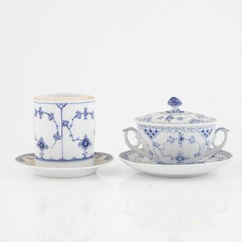 Teservis, 30 delar, porslin, "Musselmalet", Royal Copenhagen, Danmark.