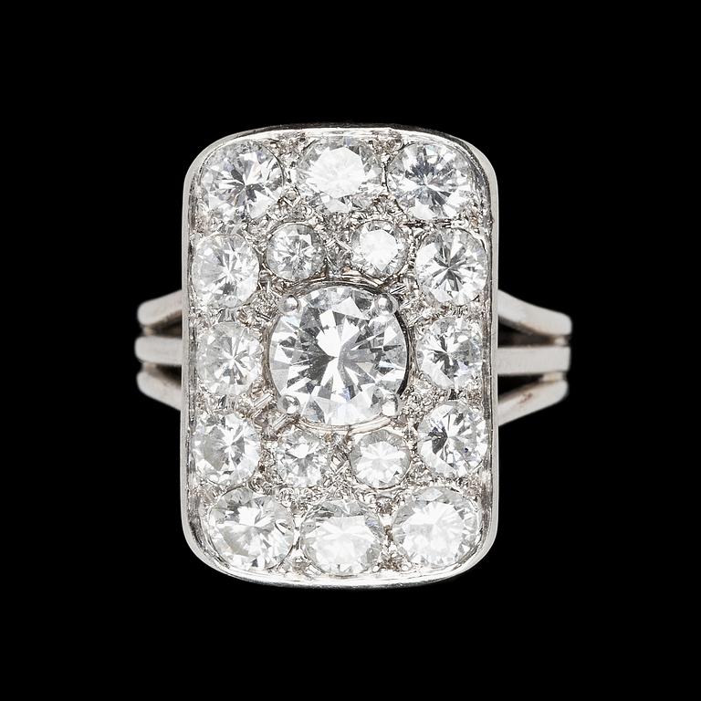 A brilliant cut diamond ring, tot. app. 2.65 cts.