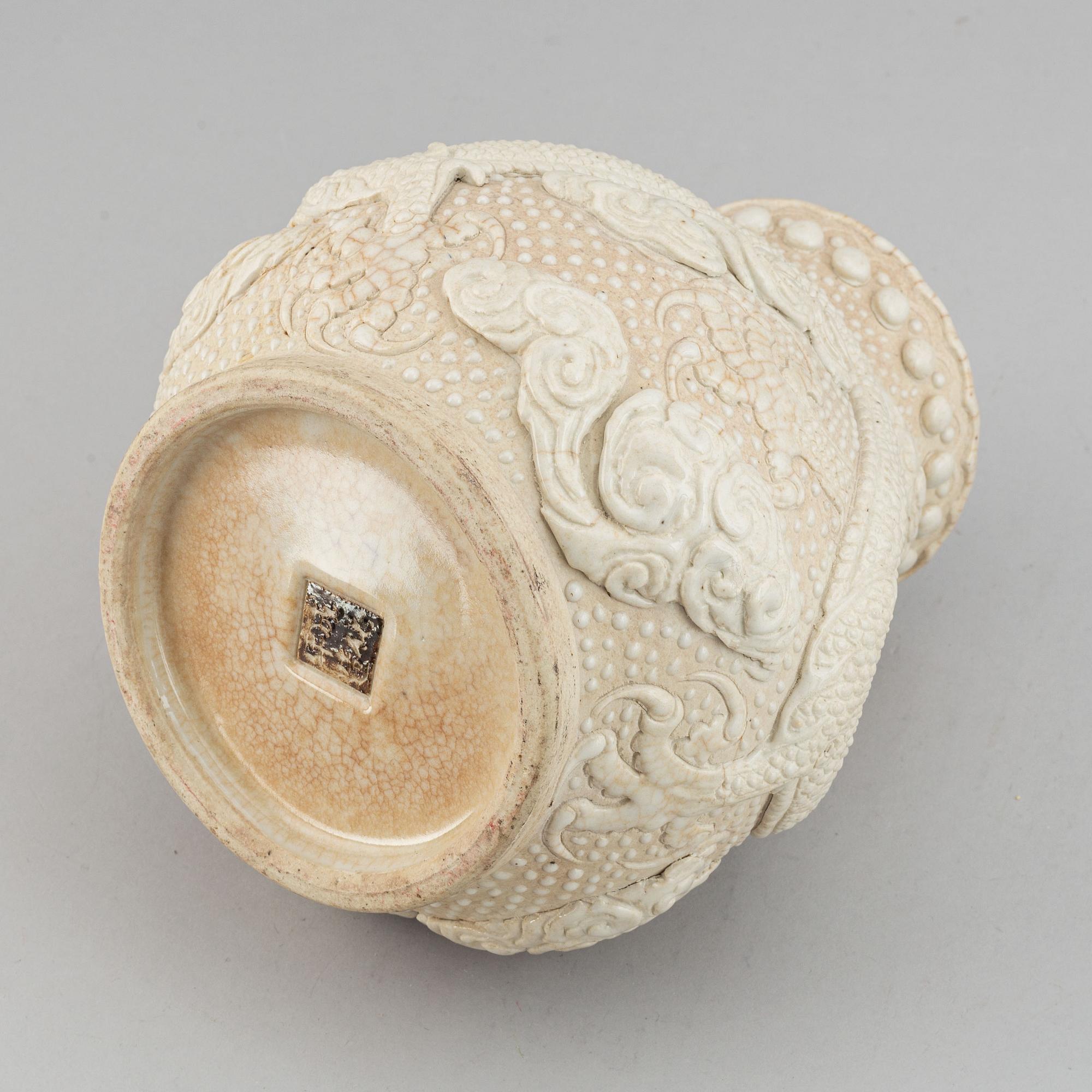 A Chinese vases, early 20th Century.