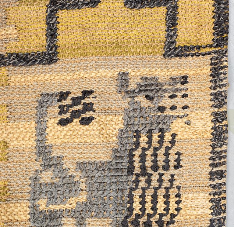 Elsa Gullberg, draperi/vävnad, "Lejon och Gripar", slätväv med reliefdekor av knutar, ca 228,5-230 x 148,5-153,5 cm.