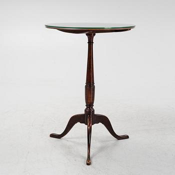 A mahognay side table, 19th Century.