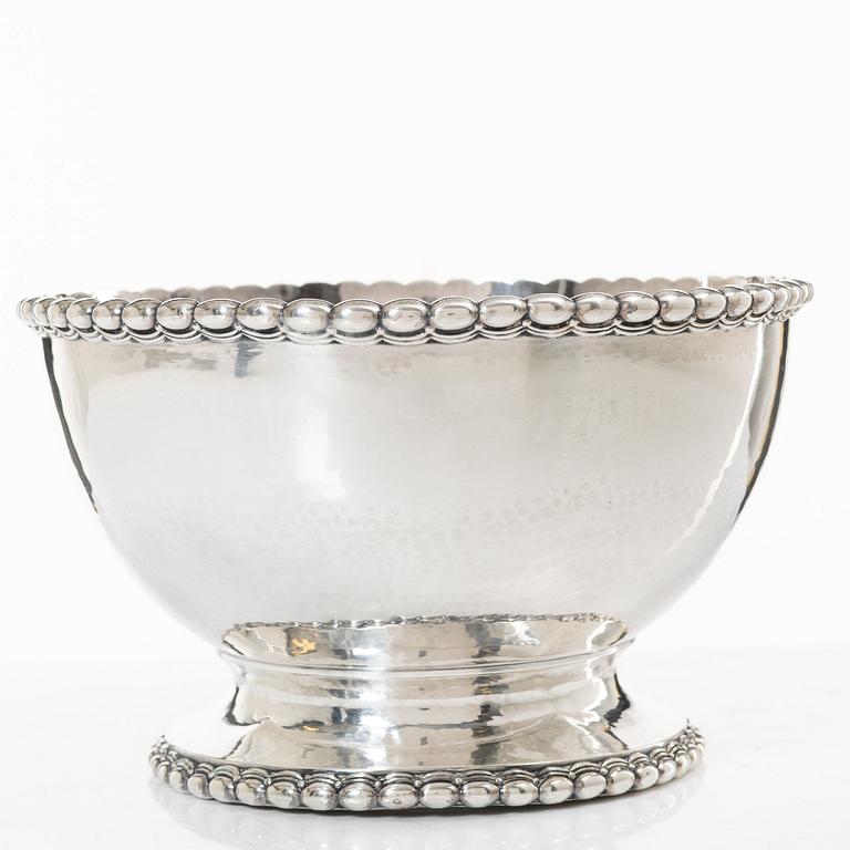 A Swedish silver bowl, mark of Juvelerar AB Th Petersson, Norrköping, 1925.