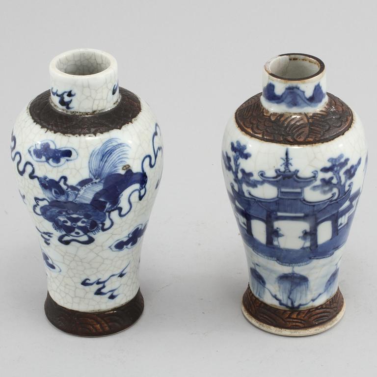 VASER, 2 st, porslin, Kina, 1800/1900-tal.