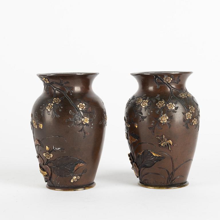 A pair of bronze vases, Japan, Meiji.