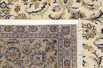 A Keshan carpet, approx. 388 x 285 cm.