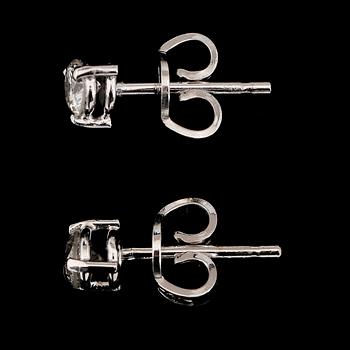 ÖRHÄNGEN, 1 par, 18K vitguld, briljantslipade diamanter tot ca 0.44 ct.