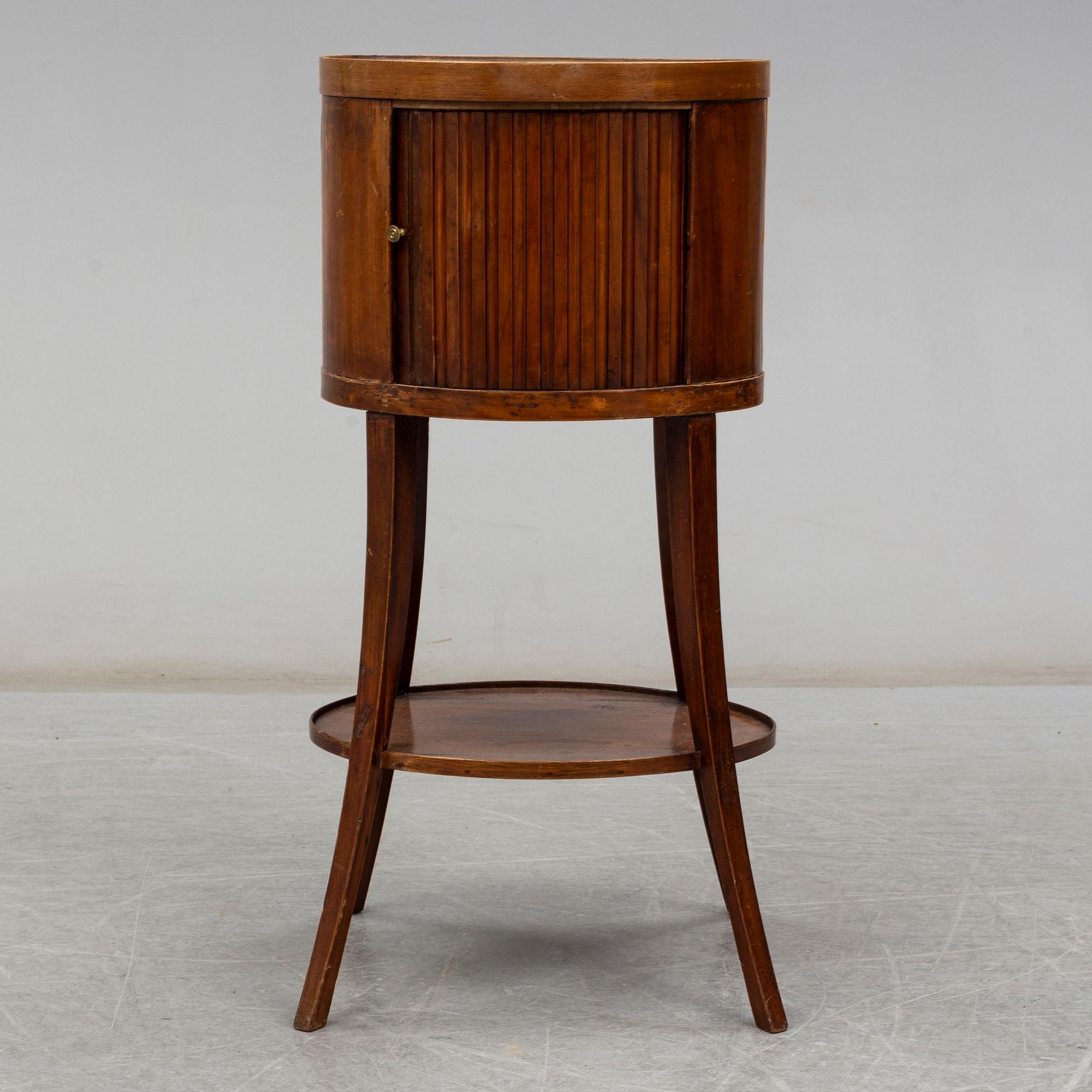 A first half of the 19th century table.