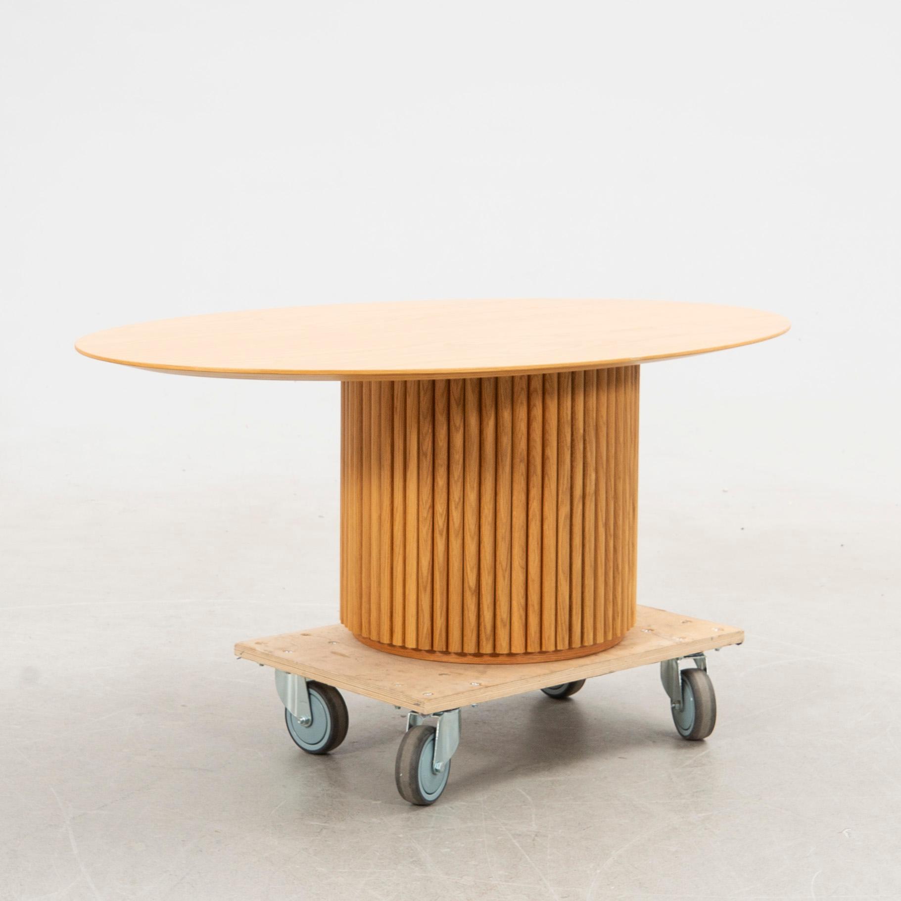 Anya Sebton och Eva Lilja Löwenhielm, soffbord, "Palais Ovale" för  Asplund 2000-tal.