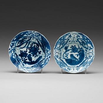 A pair of blue and white bowls, Ming dynasty, Wanli (1572-1620).