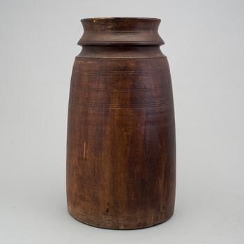 A 17th century lathed container.