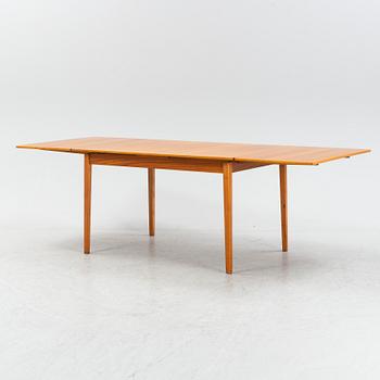 An oak dining table, 1950's/60's.