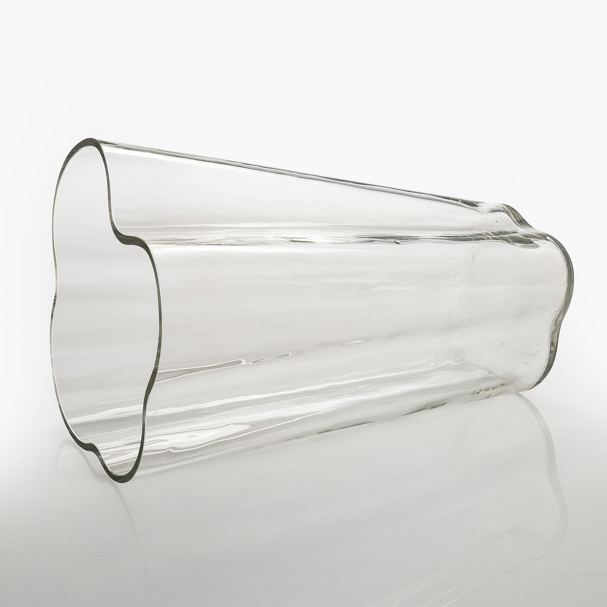 Alvar Aalto, vas, modell 3032, signerad Alvar Aalto 173/1986.