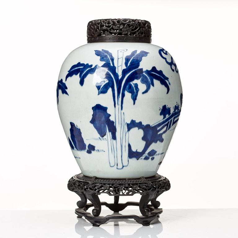 Urna, porslin. Transition, 1600-tal.