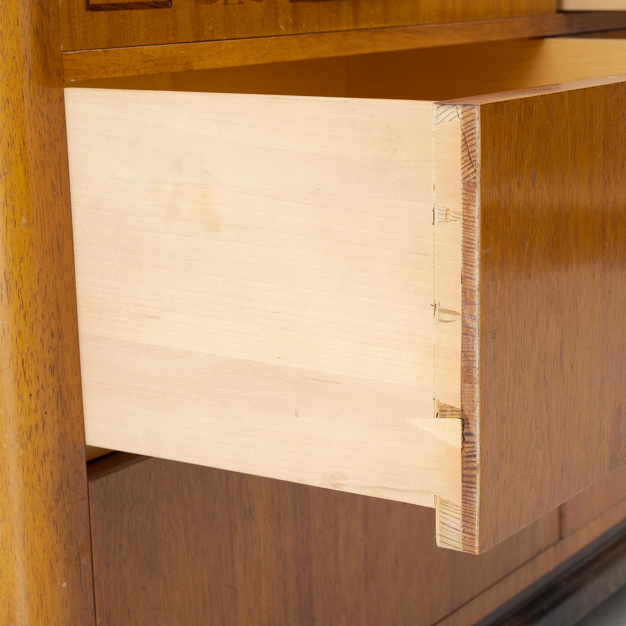 Chest of drawers, first half of the 20th century.