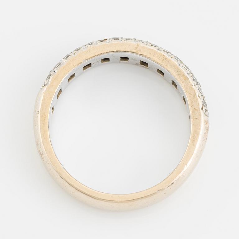 Alliance ring in white gold with small brilliant-cut diamonds.