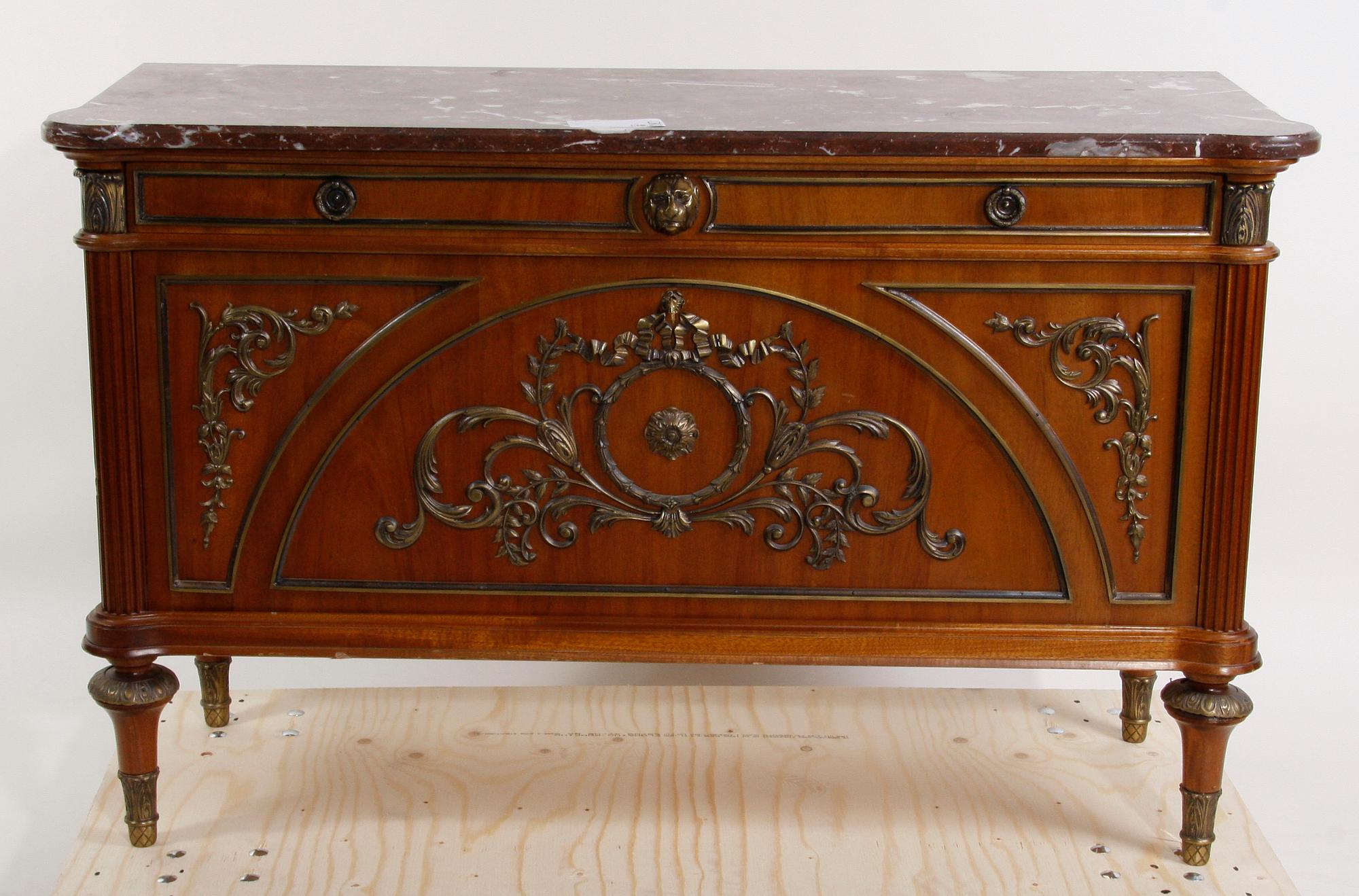 BARBYRÅ. Louis XVI-stil.