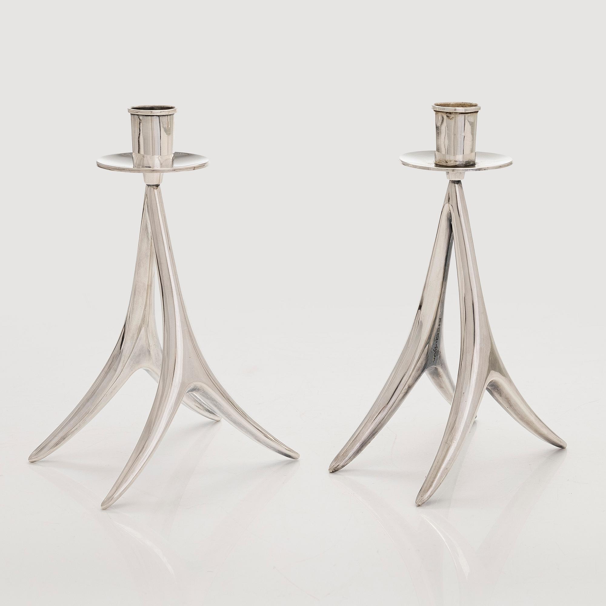 Anna-Greta Eker, kynttilänjalkapari, hopeaa, Auran Kultaseppä Oy, Turku, 1964-1972.