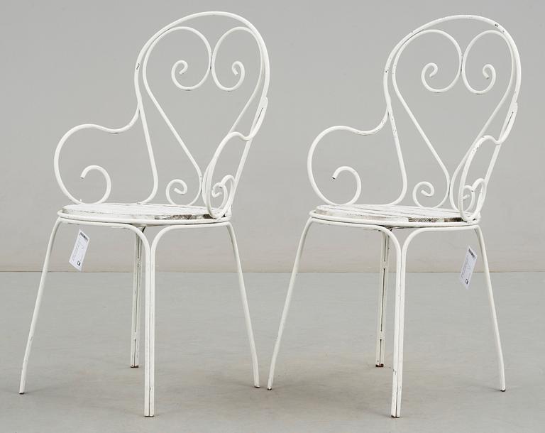 TRÄGÅRDSTOLAR, ett par. Byarums bruk, 1900-tal.