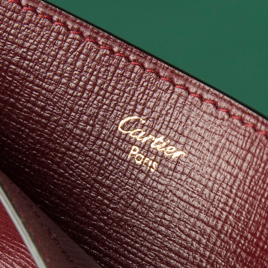 A scarf and a block, CARTIER.