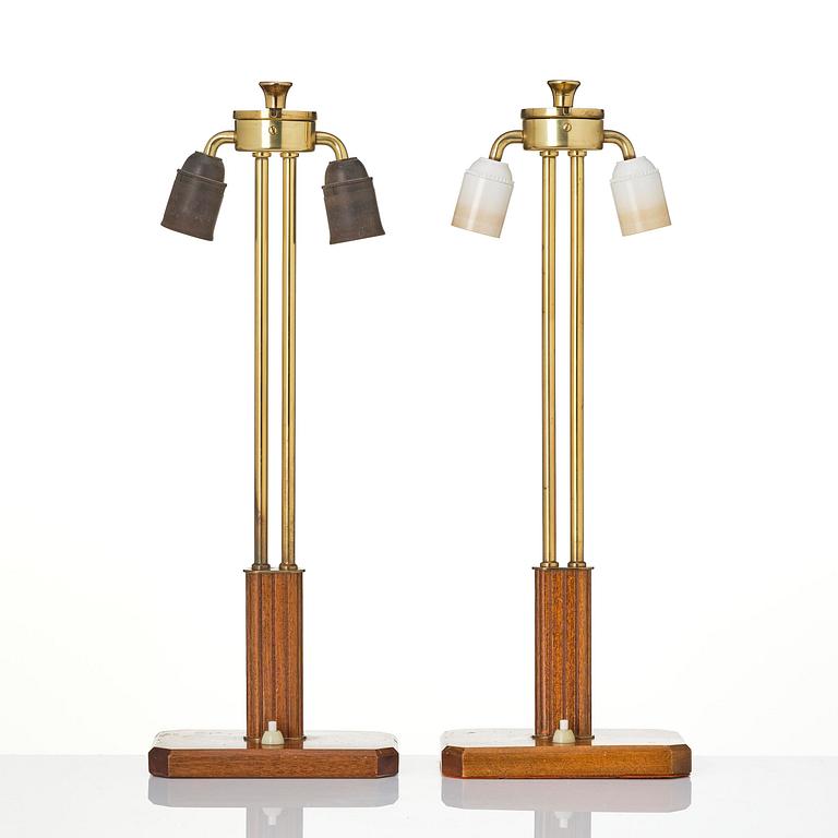 Harald Notini, bordslampor, ett par, modell 15485, Arvid Böhlmarks Lampfabrik, Stockholm, 1940-50-tal.