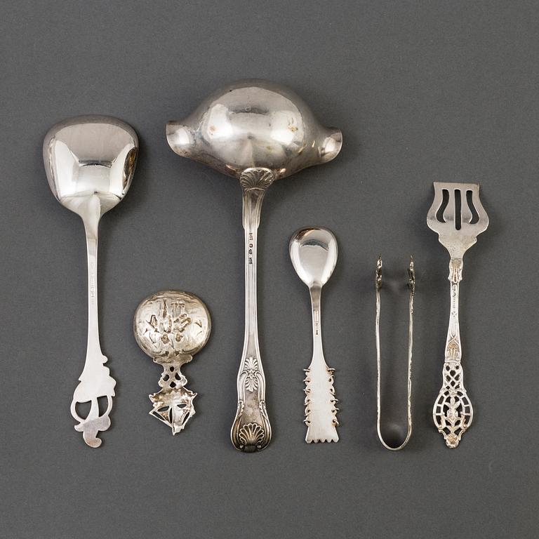 GUSTAF MÖLLENBORG, såssked, Stockholm, 1835 och PARTI SILVERBESTICK, 42 delar, bl.a. Rosenholm. Vikt 1183 g.
