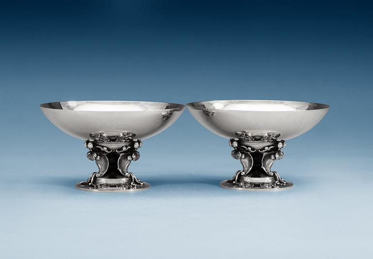 A pair of Gundorph Albertus sterling bowls by Georg Jensen, Copenhagen 1925-32, design nr 608.