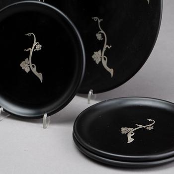 TALLRIKAR OCH COASTERS, 14 delar, isolit och silver, Perstorp.