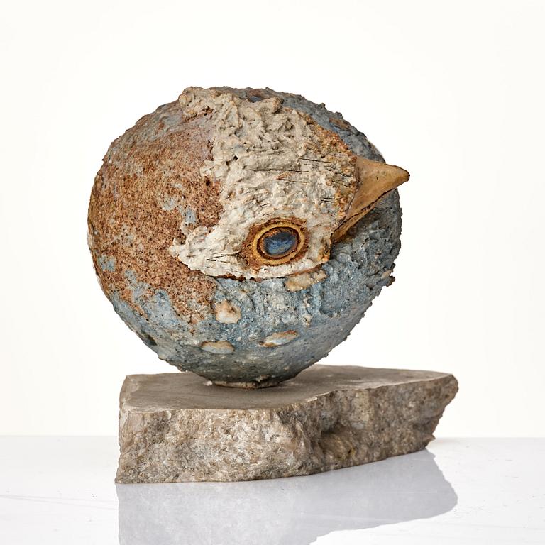 Tyra Lundgren, a stoneware sculpture of a bird, Sweden 1960s-70s.