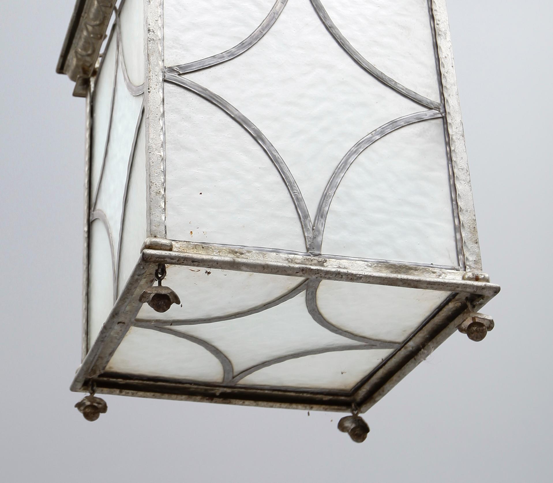 HALLYKTA, 1900-talets första hälft. Höjd ca 46 cm.