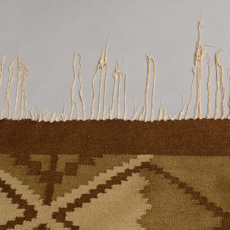Laila Karttunen, A 1940's Finnish flat weave carpet. Circa 345x220 cm.