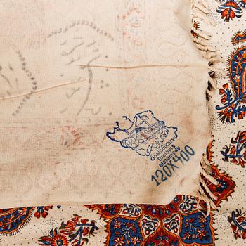 TEXTIL, troligen Isfahan, 1900-talets andra hälft. Ca 400 x 120 cm.