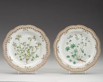 A set of 14 Royal Copenhagen 'Flora Danica' plates, Denmark, 20th Century.