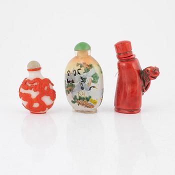 A group of three Chinese snuffbottles and three porcelain teabowls, 19th and 20th century.