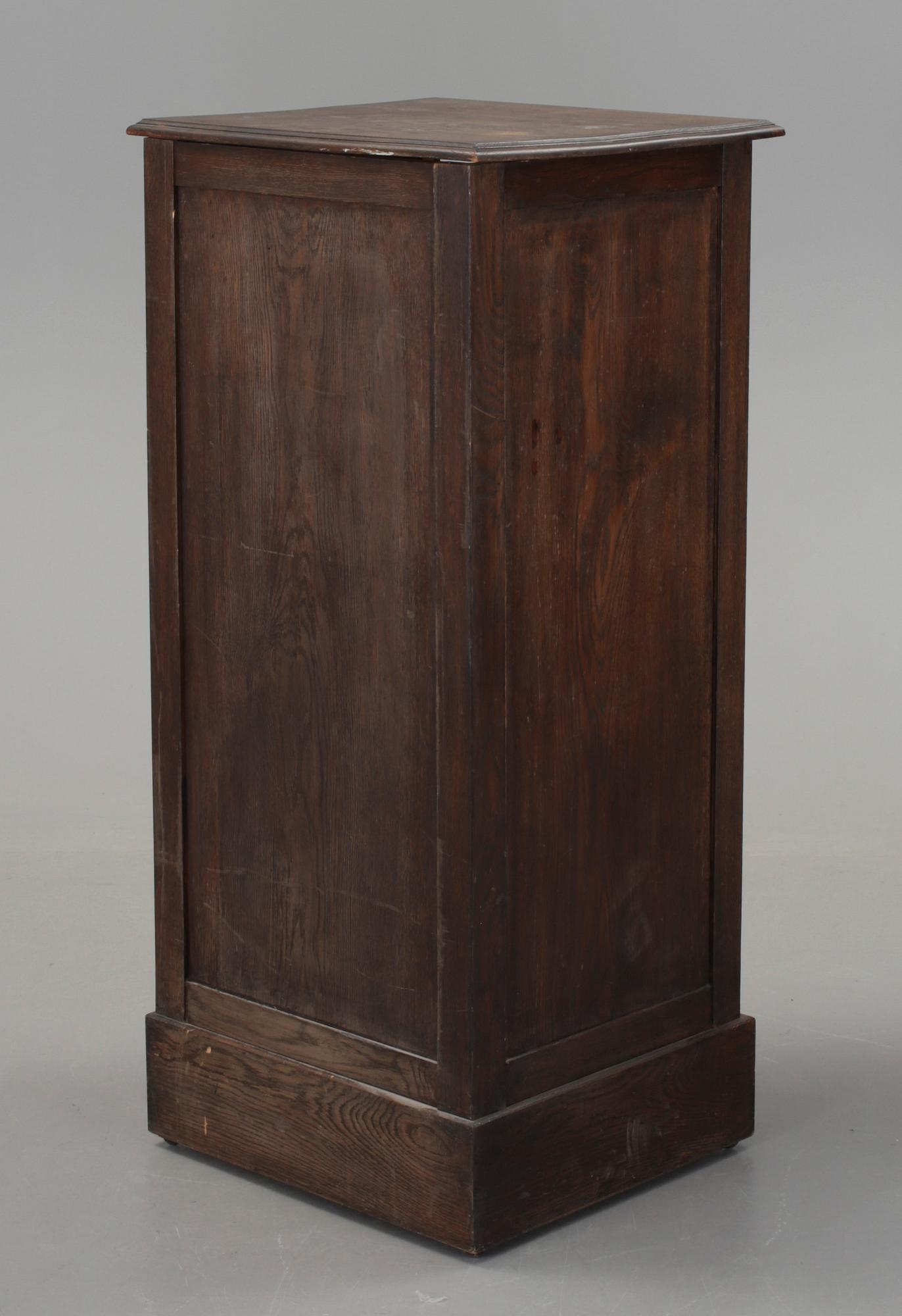 JALUSISKÅP, 1900-tal.