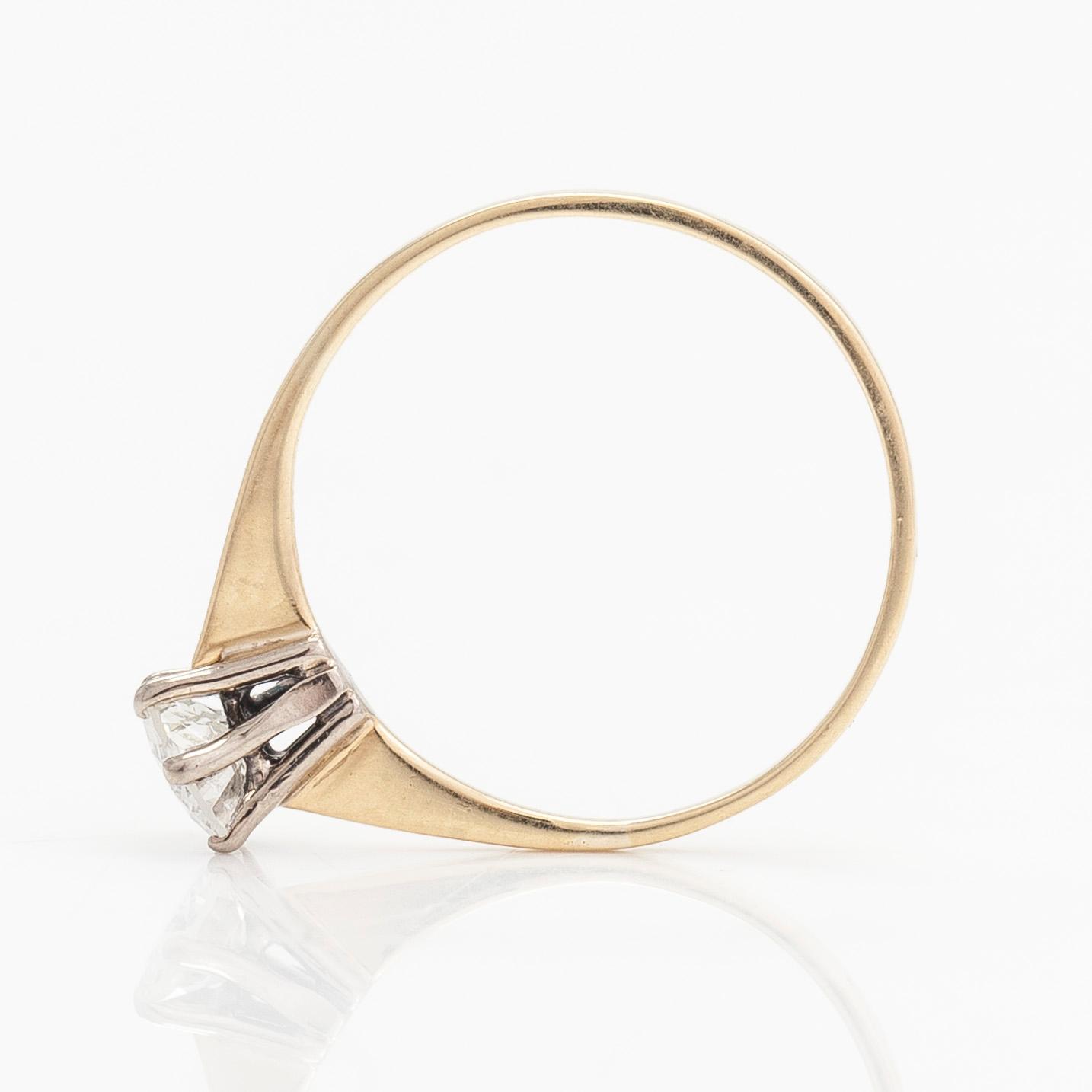 A 14K gold ring with a brilliant cut diamond approx. 0.40 ct.