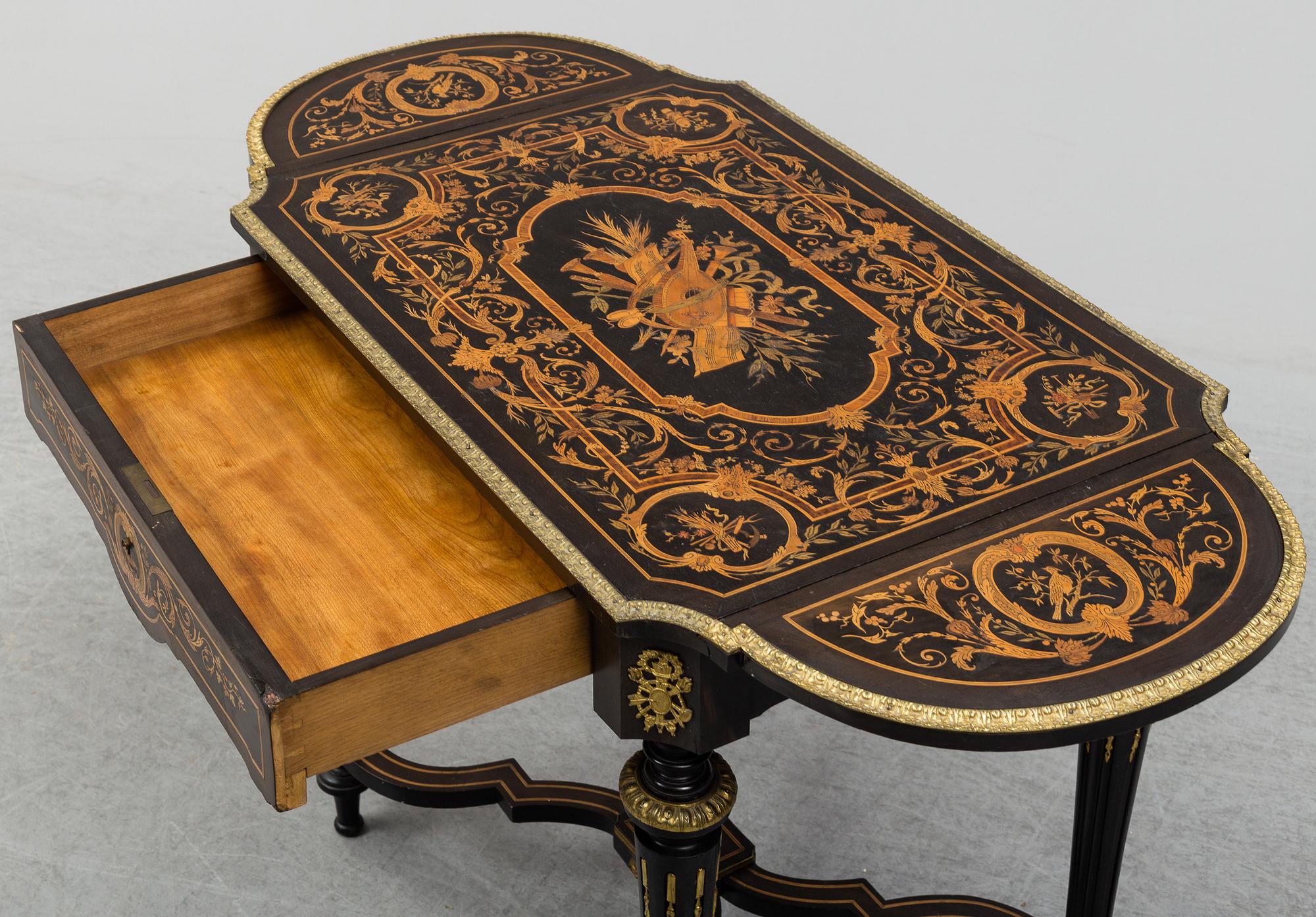 BORD, Louis XVI-stil, 1900-talets första hälft.