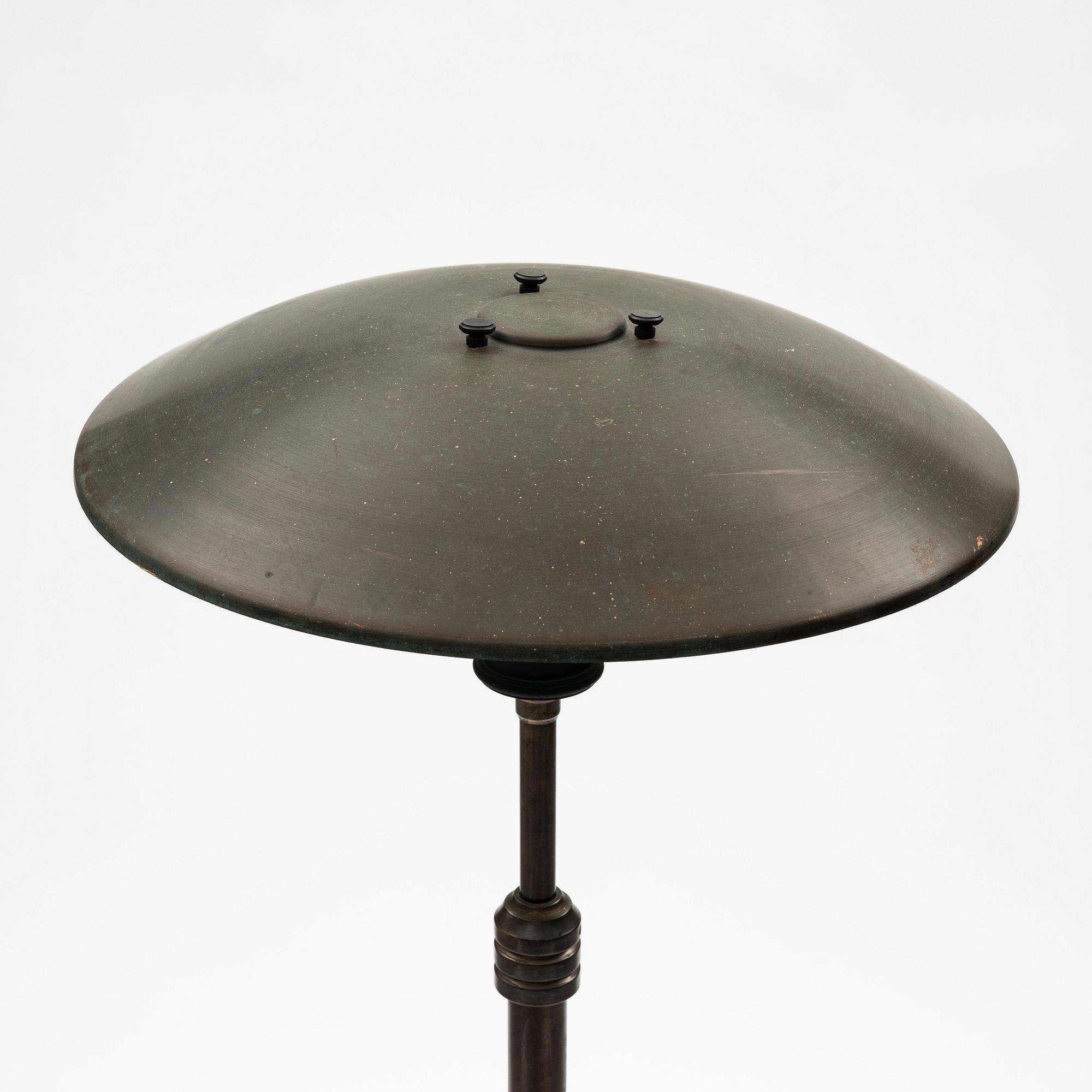 Poul Henningsen, golvlampa, "PH-80", Louis Poulsen, Danmark, 1900-talets mitt.